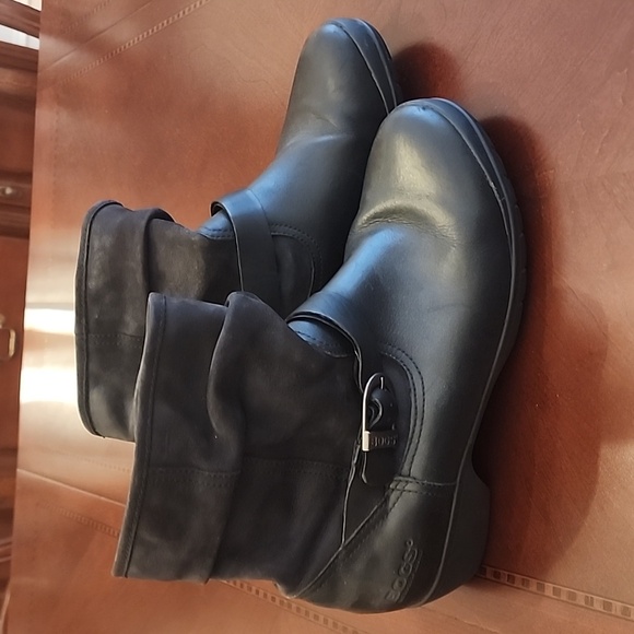 BOGS Cassie Low Slouchy Waterproof Leather Buckle Slip On Boots Women’s Sz 8.5 - Picture 1 of 2